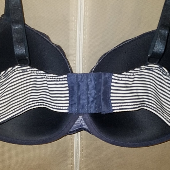 2 bras sold as a set. Perfect condition - Picture 2 of 4